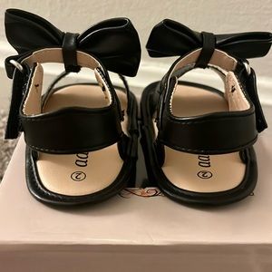 Cute Black Sandals for Babygirl. Size 2.